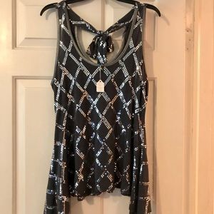 Pretty top! Perfect for holiday or evening attire!